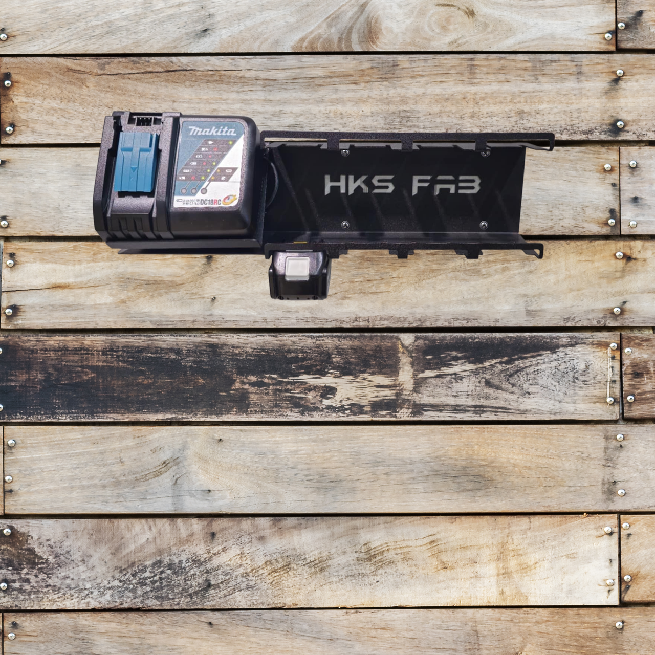 Makita 18V Locking Battery Charging Station – Wall Mounted